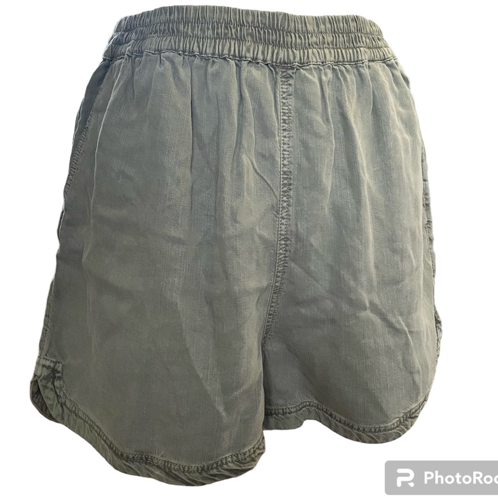 Shorts - Picture 2 of 15